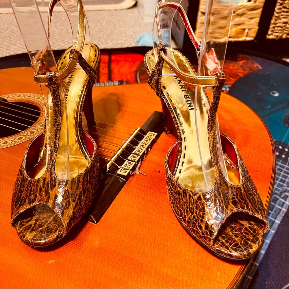 🐆MARKDOWN SALE! Wonderful Gianni Bini T-Strap Leopard Print Distressed Heels!